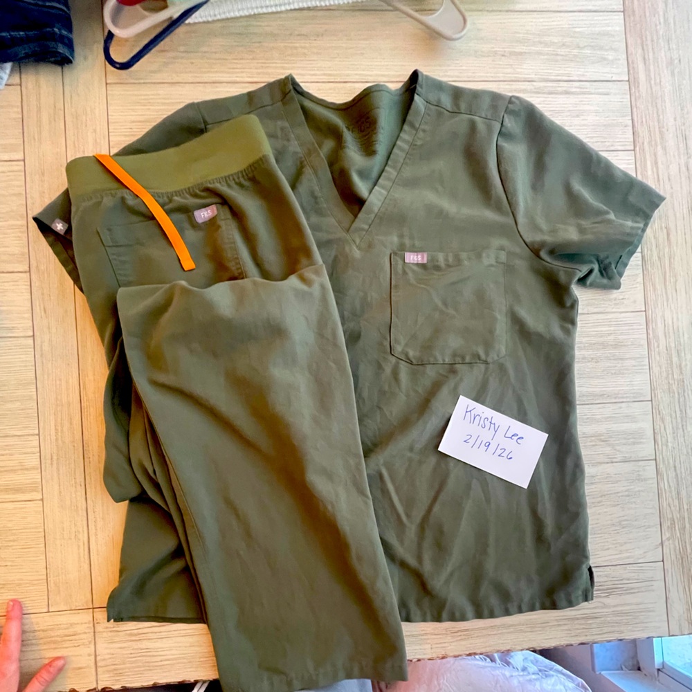 Figs scrub top XL MOSS